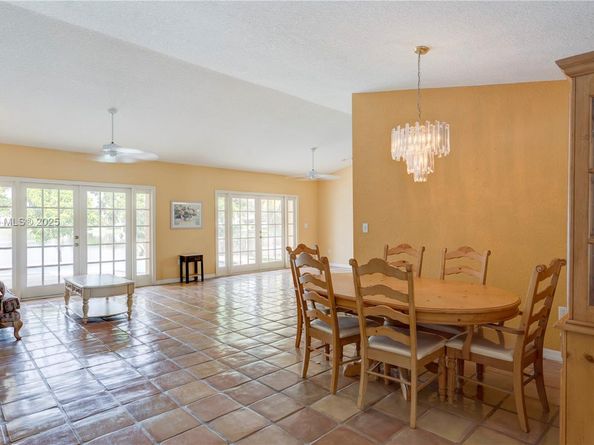 6255 Hawkes Bluff Ave, Davie FL 33331