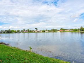 6255 Hawkes Bluff Ave, Davie FL 33331