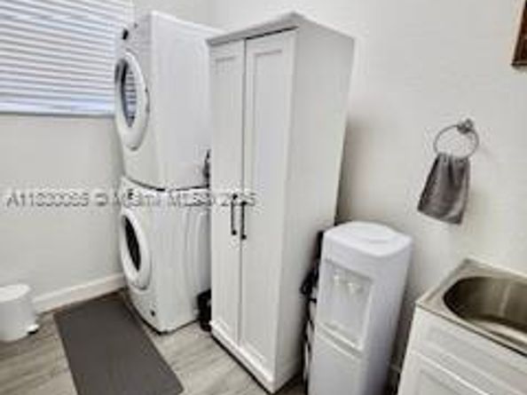 1587 Winterberry Ln, Weston FL 33327