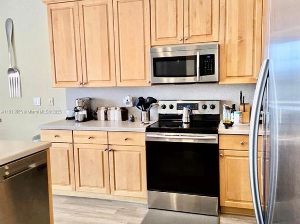 1587 Winterberry Ln, Weston FL 33327