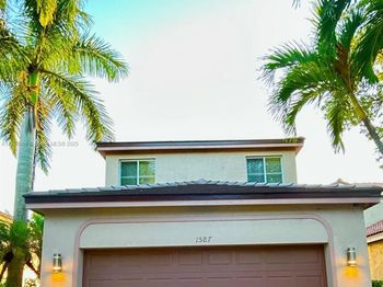 1587 Winterberry Ln