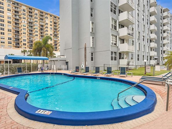 430 Golden Isles Dr 803, Hallandale Beach FL 33009