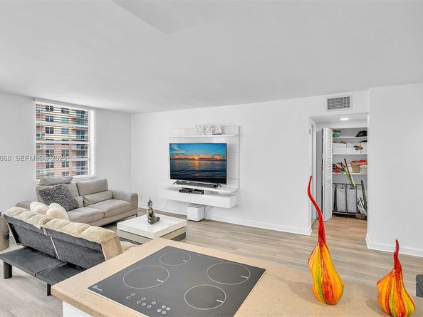 430 Golden Isles Dr 803, Hallandale Beach FL 33009