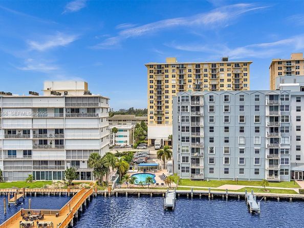 430 Golden Isles Dr 803, Hallandale Beach FL 33009