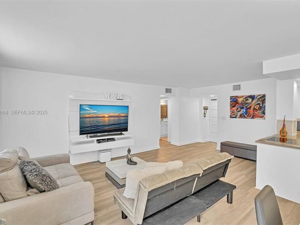 430 Golden Isles Dr 803, Hallandale Beach FL 33009