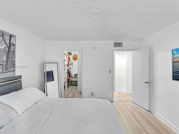 430 Golden Isles Dr 803, Hallandale Beach FL 33009