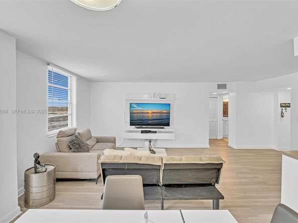 430 Golden Isles Dr 803, Hallandale Beach FL 33009