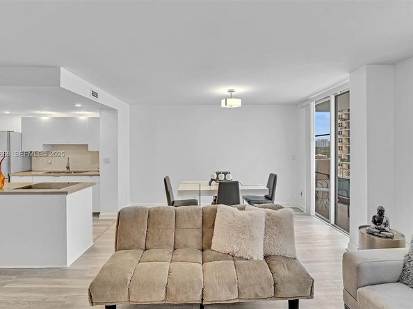 430 Golden Isles Dr 803, Hallandale Beach FL 33009