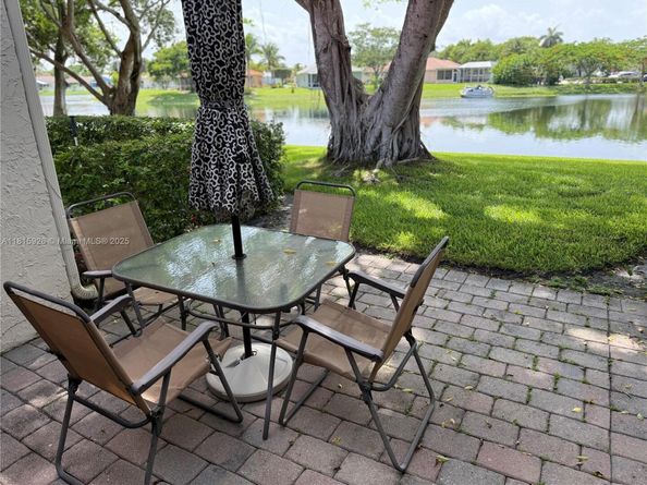 126 Centennial Ct, Deerfield Beach FL 33442
