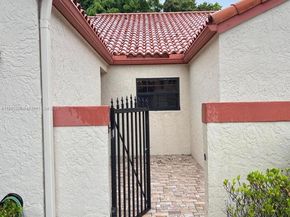 126 Centennial Ct, Deerfield Beach FL 33442