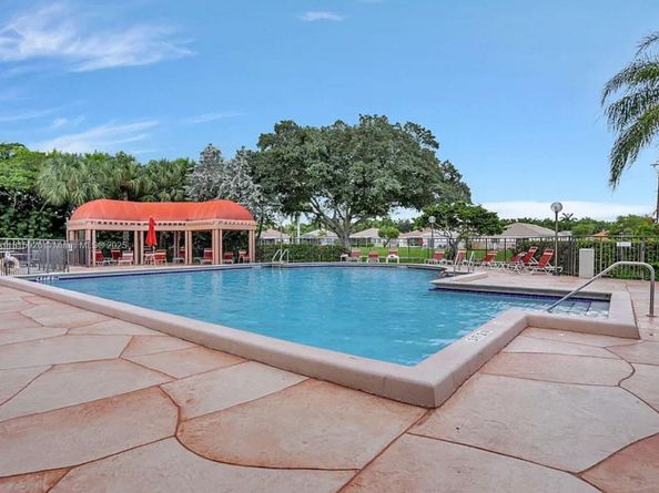126 Centennial Ct, Deerfield Beach FL 33442