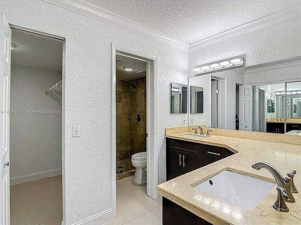 3552 Magellan Cir 122, Aventura FL 33180