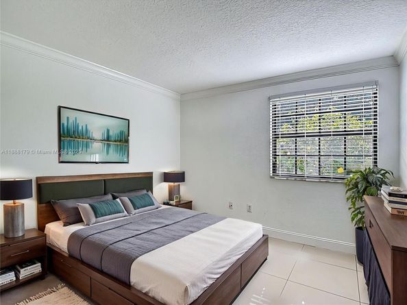3552 Magellan Cir 122, Aventura FL 33180