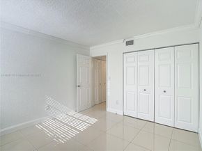 3552 Magellan Cir 122, Aventura FL 33180