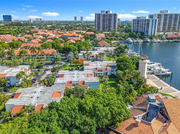 3552 Magellan Cir 122, Aventura FL 33180