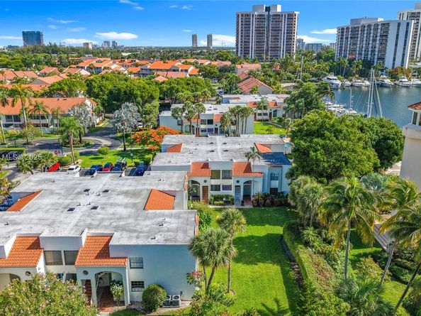 3552 Magellan Cir 122, Aventura FL 33180