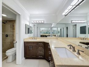 3552 Magellan Cir 122, Aventura FL 33180