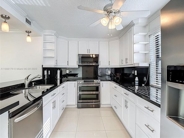 3552 Magellan Cir 122, Aventura FL 33180