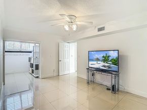 3552 Magellan Cir 122, Aventura FL 33180
