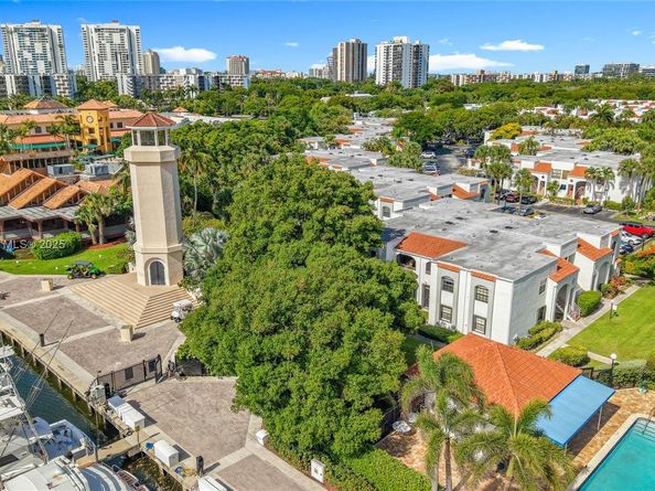 3552 Magellan Cir 122, Aventura FL 33180