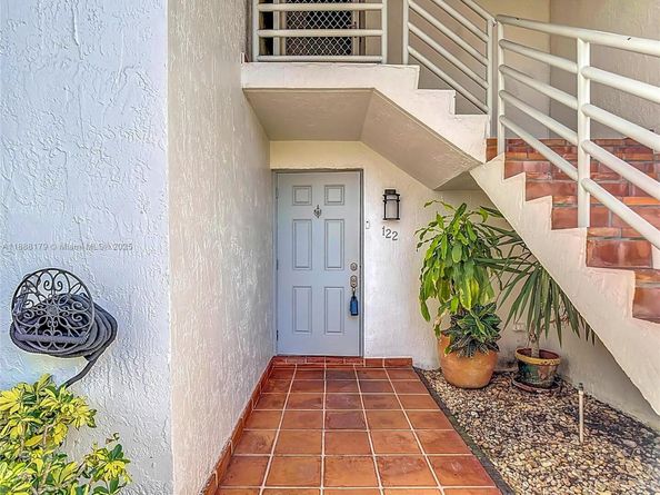 3552 Magellan Cir 122, Aventura FL 33180