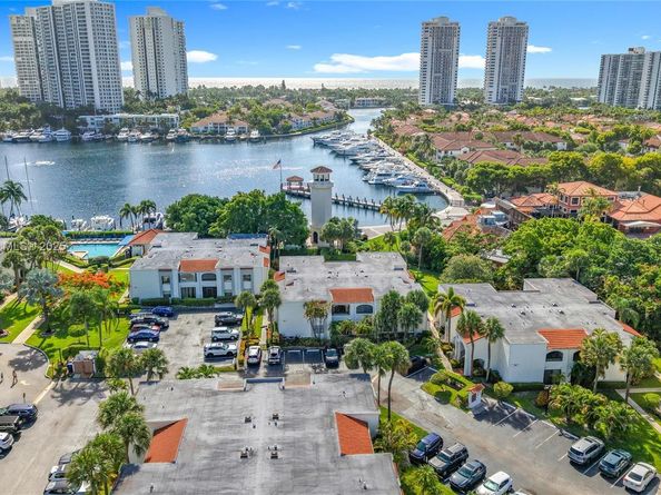 3552 Magellan Cir 122, Aventura FL 33180