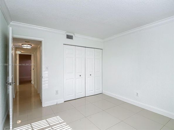 3552 Magellan Cir 122, Aventura FL 33180