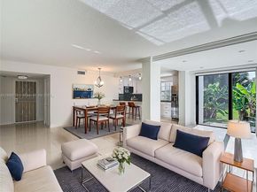 3552 Magellan Cir 122, Aventura FL 33180