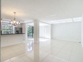 3552 Magellan Cir 122, Aventura FL 33180