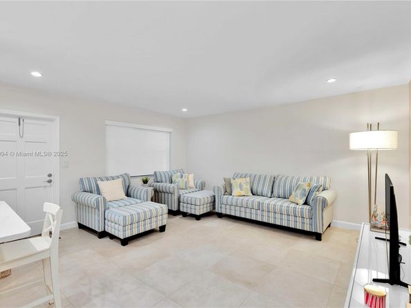 2340 NE 9th St 209, Fort Lauderdale FL 33304