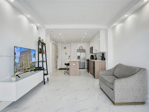 1985 S Ocean Dr 11L, Hallandale Beach FL 33009