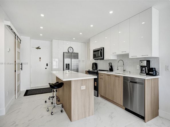 1985 S Ocean Dr 11L, Hallandale Beach FL 33009