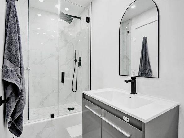 1985 S Ocean Dr 11L, Hallandale Beach FL 33009