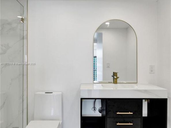 1985 S Ocean Dr 11L, Hallandale Beach FL 33009
