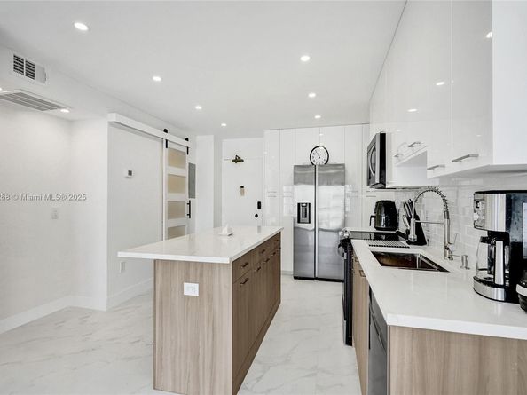 1985 S Ocean Dr 11L, Hallandale Beach FL 33009