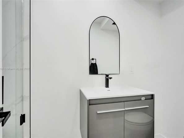 1985 S Ocean Dr 11L, Hallandale Beach FL 33009