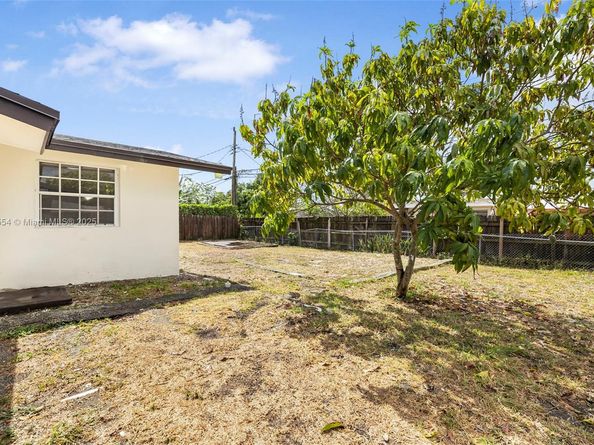 10520 SW 160th St, Miami FL 33157