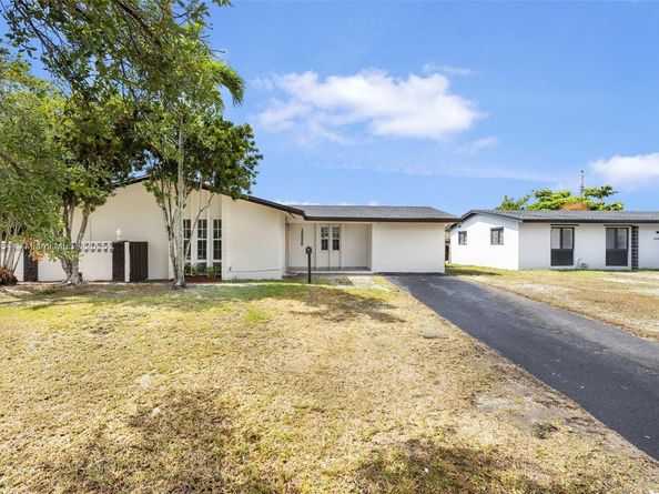 10520 SW 160th St, Miami FL 33157