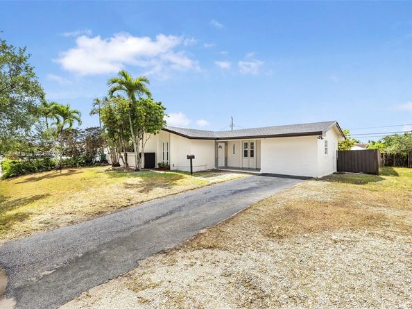 10520 SW 160th St, Miami FL 33157