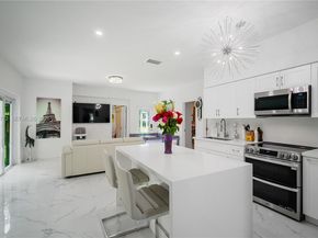 925 NE 4th St, Hallandale Beach FL 33009