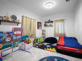 925 NE 4th St, Hallandale Beach FL 33009