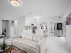 925 NE 4th St, Hallandale Beach FL 33009