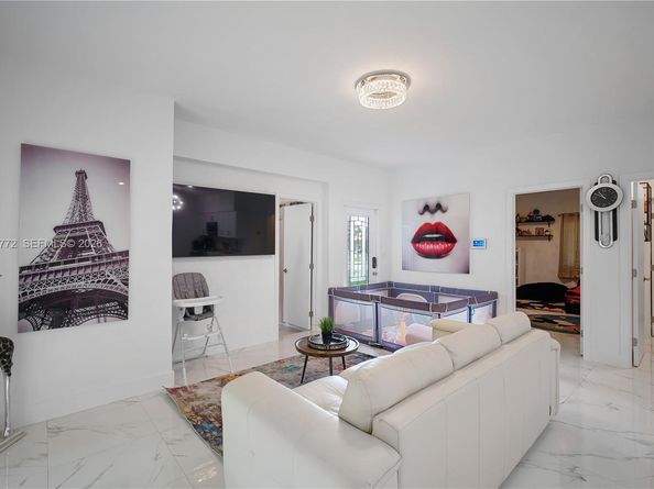 925 NE 4th St, Hallandale Beach FL 33009