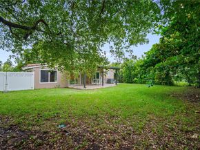 925 NE 4th St, Hallandale Beach FL 33009