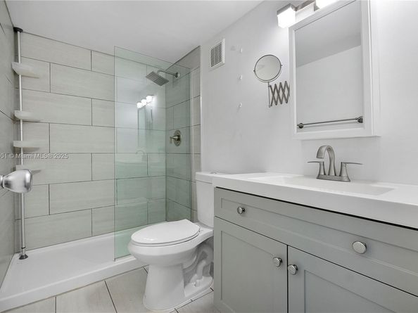 1913 S Ocean Dr 113, Hallandale Beach FL 33009