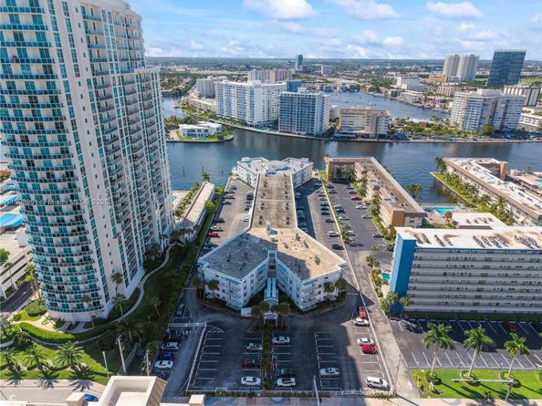 1913 S Ocean Dr 113, Hallandale Beach FL 33009