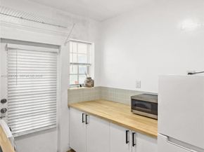717 Espanola Way 111, Miami Beach FL 33139