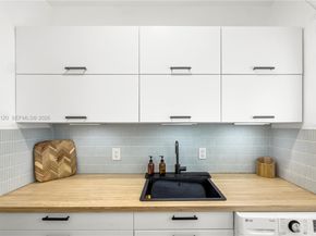 717 Espanola Way 111, Miami Beach FL 33139