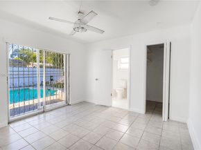 565 NE 160th Ter, Miami FL 33162