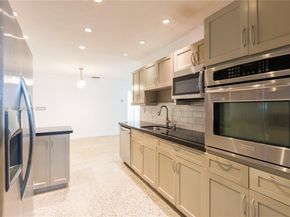 565 NE 160th Ter, Miami FL 33162